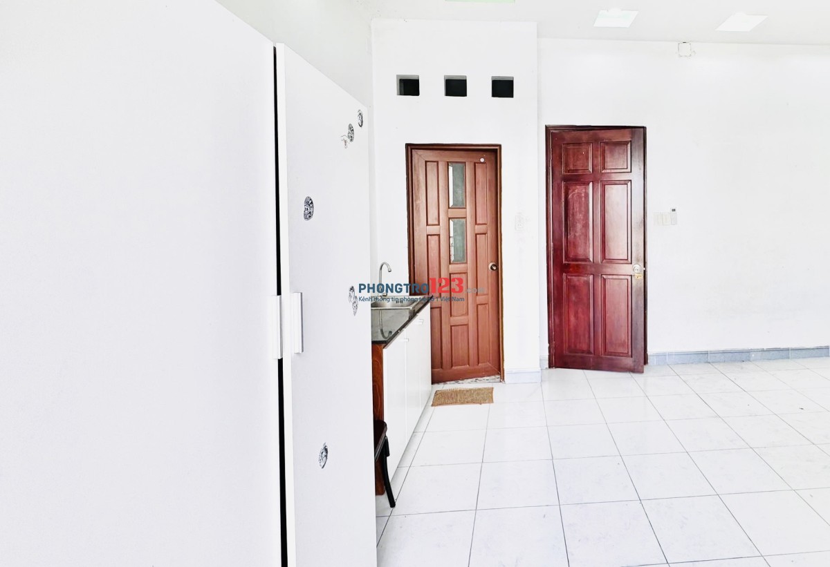 PHÒNG BAN CÔNG, GẦN EMART VÀ CĐ FPT