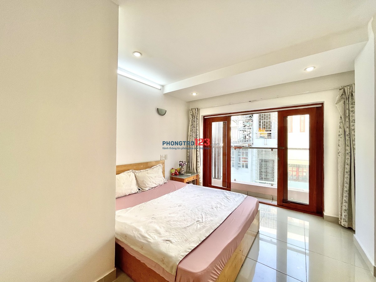 Căn Hộ Ban Công Tách Bếp Ngay Chợ Nguyễn Văn Trỗi