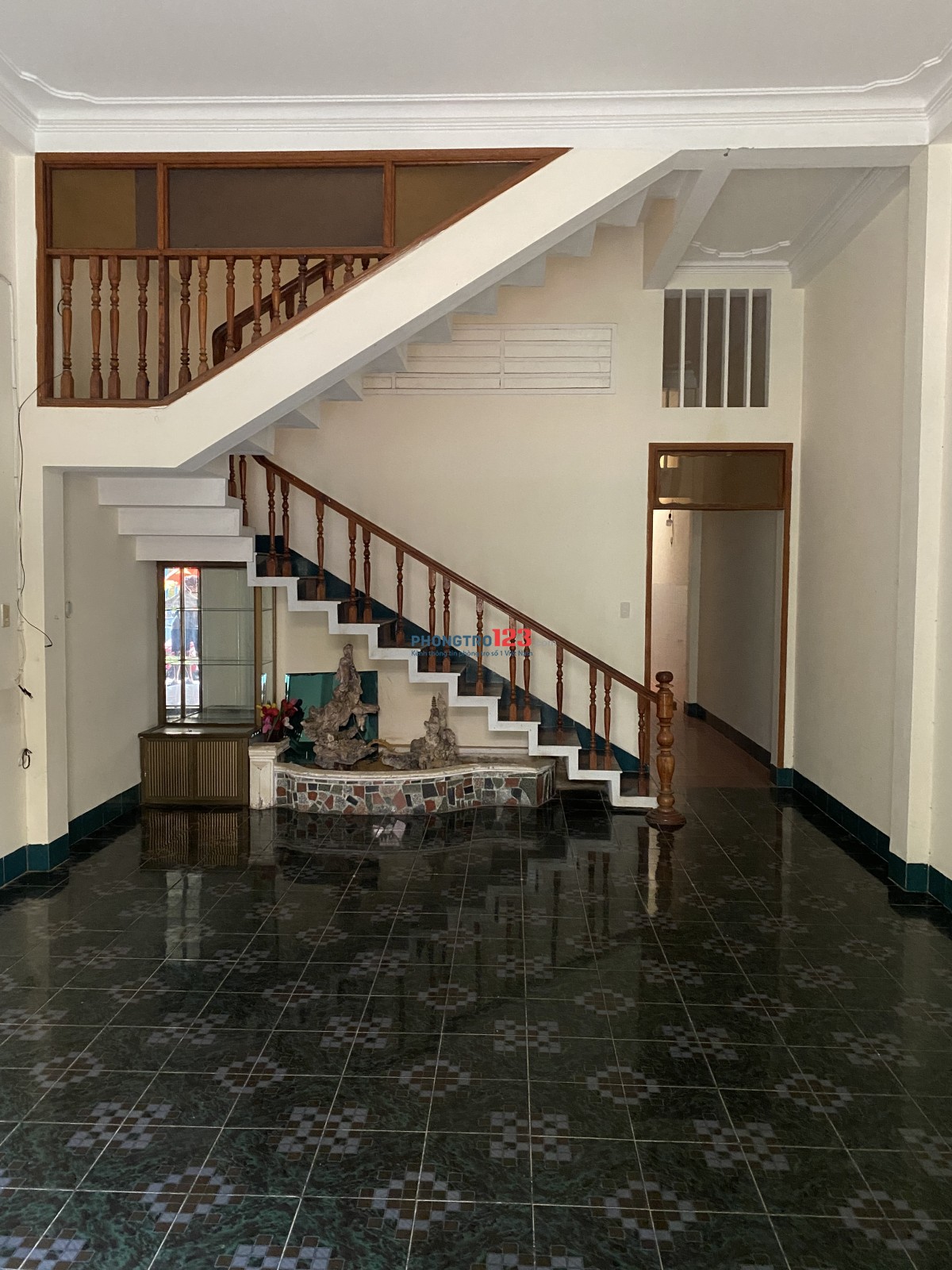 Cho thuê nhà nguyên căn mặt tiền Nguyễn Trung Trực, DT 5X16m, 1 trệt 2 lầu, vị trí trung tâm.