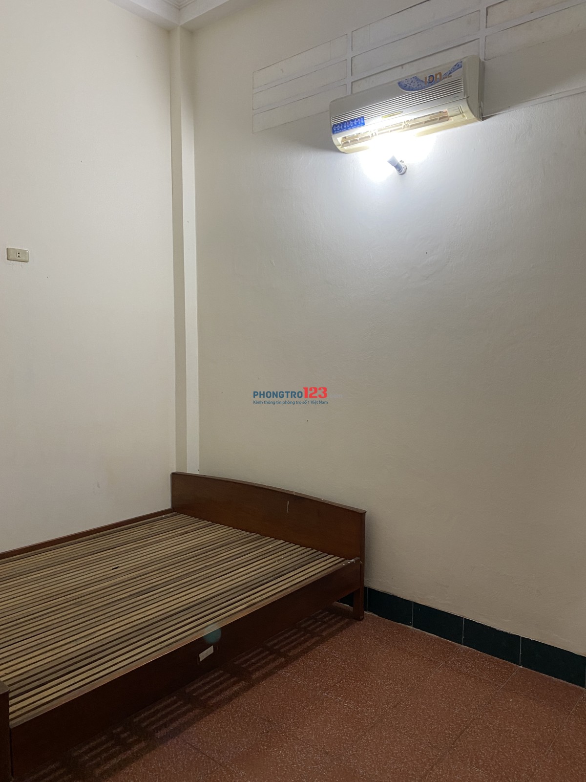 Cho thuê nhà nguyên căn mặt tiền Nguyễn Trung Trực, DT 5X16m, 1 trệt 2 lầu, vị trí trung tâm.