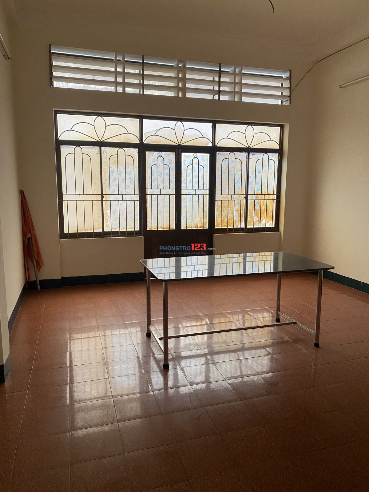 Cho thuê nhà nguyên căn mặt tiền Nguyễn Trung Trực, DT 5X16m, 1 trệt 2 lầu, vị trí trung tâm.