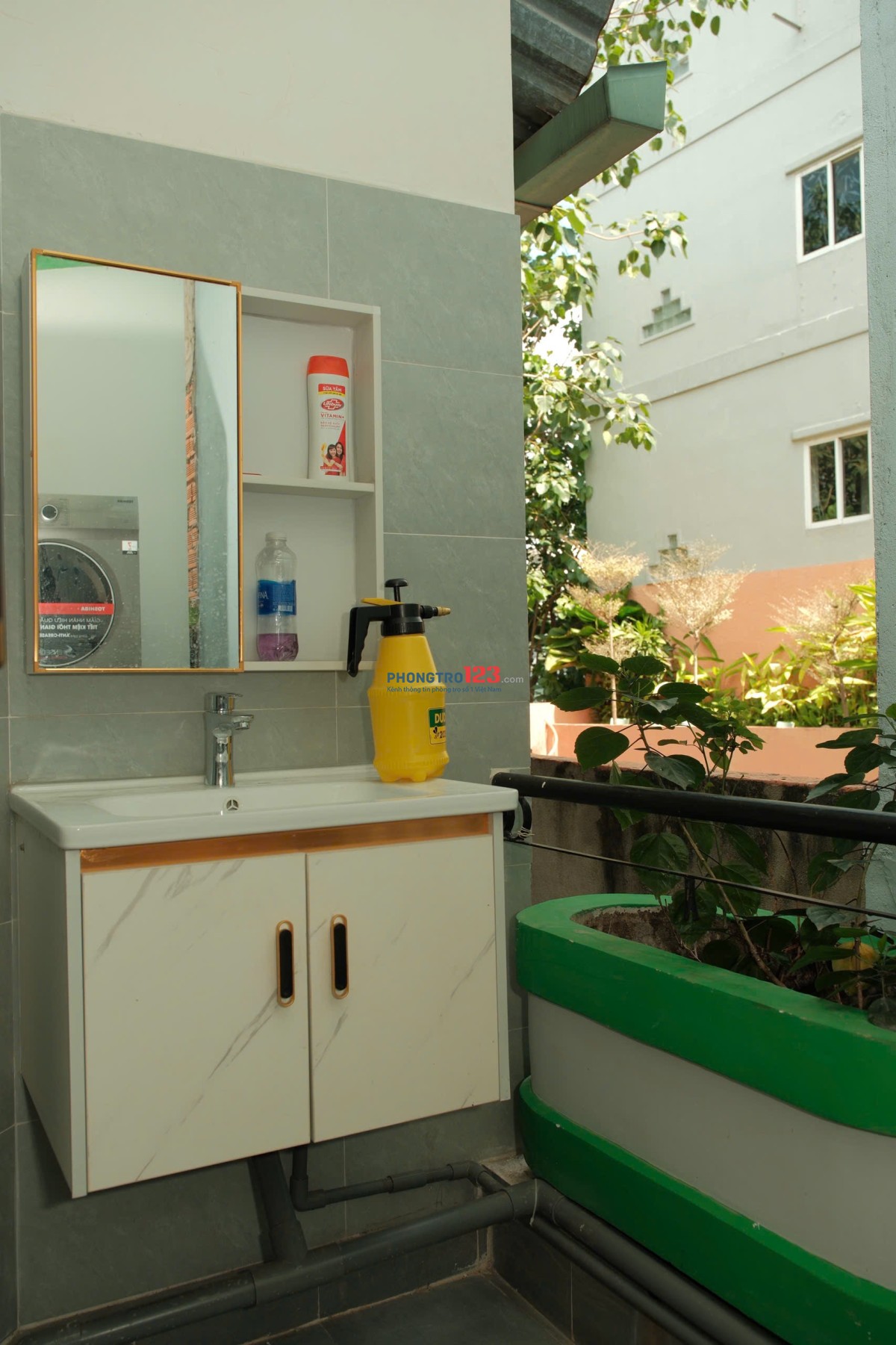 Cho thuê nhà nguyên căn 2 tầng, 2 Phòng + 1 Phòng khách, 70m2 FullNT Mới 100%, Nguyễn Cư Trinh Q1