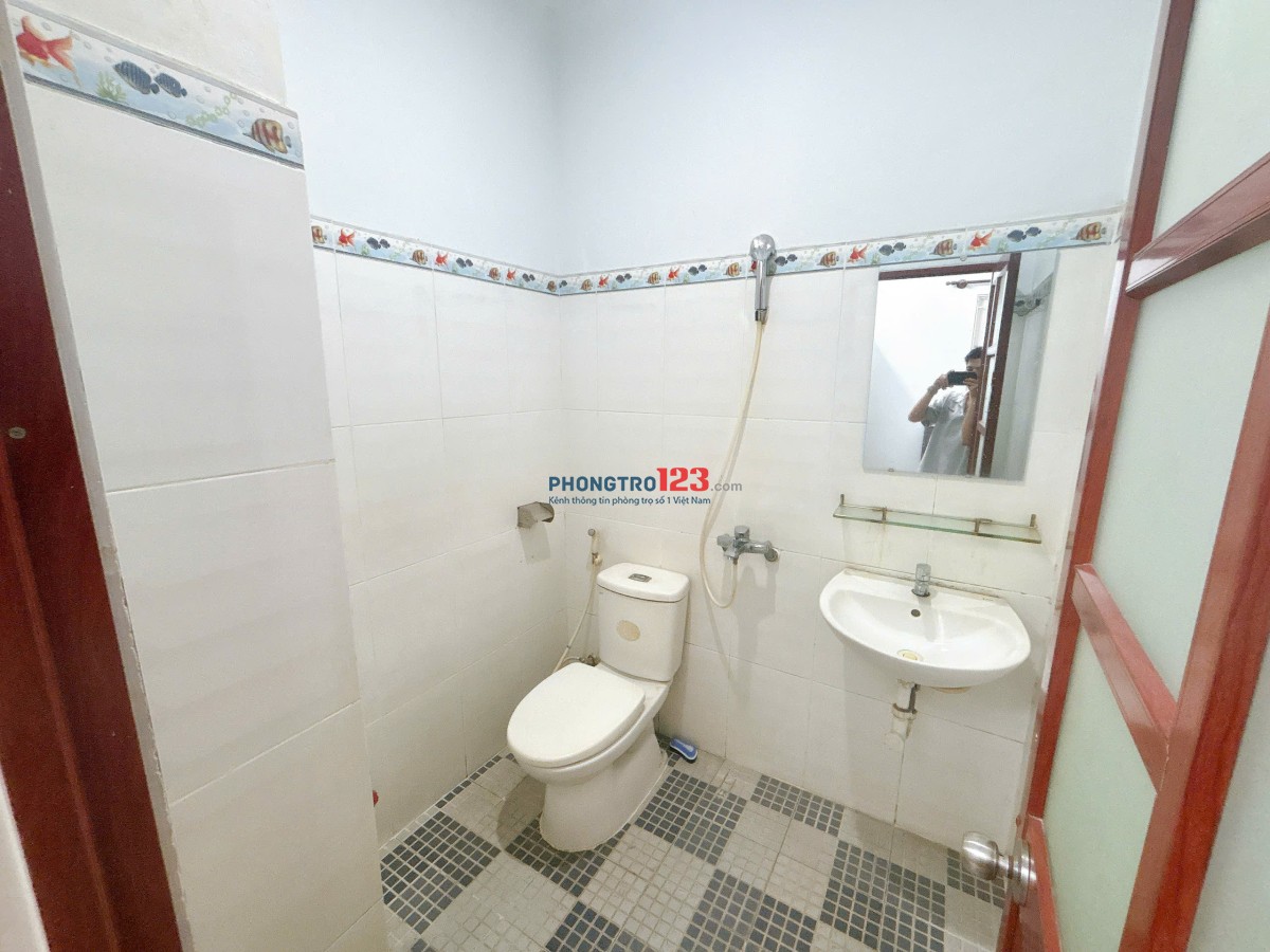 Chính chủ cho thuê FULL nội thất, rộng rãi - cửa sổ thoáng ngay Lê Văn Việt chỉ 200m