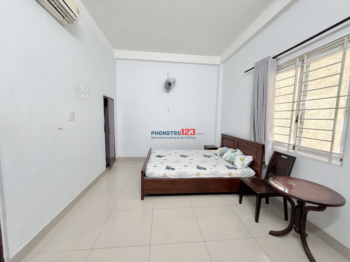 Chính chủ cho thuê FULL nội thất, rộng rãi - cửa sổ thoáng ngay Lê Văn Việt chỉ 200m