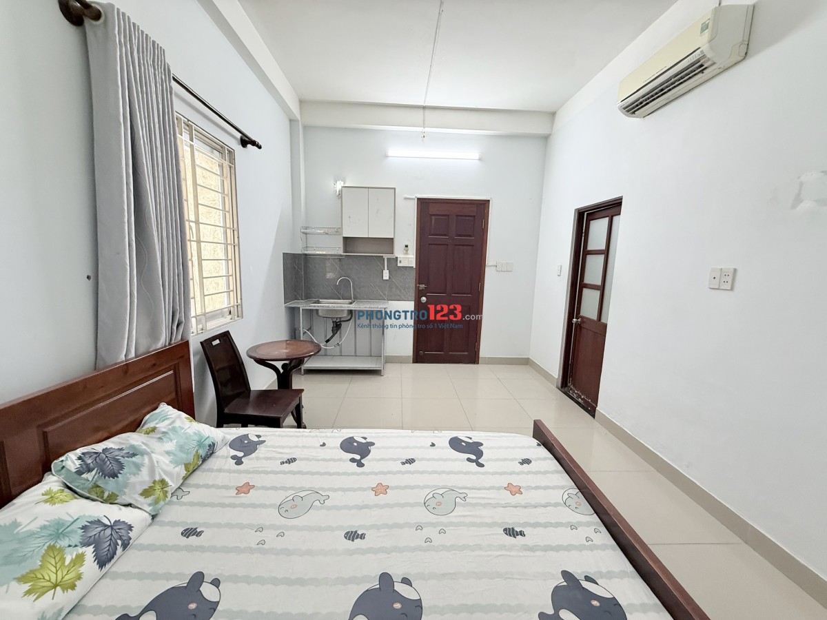 Chính chủ cho thuê FULL nội thất, rộng rãi - cửa sổ thoáng ngay Lê Văn Việt chỉ 200m