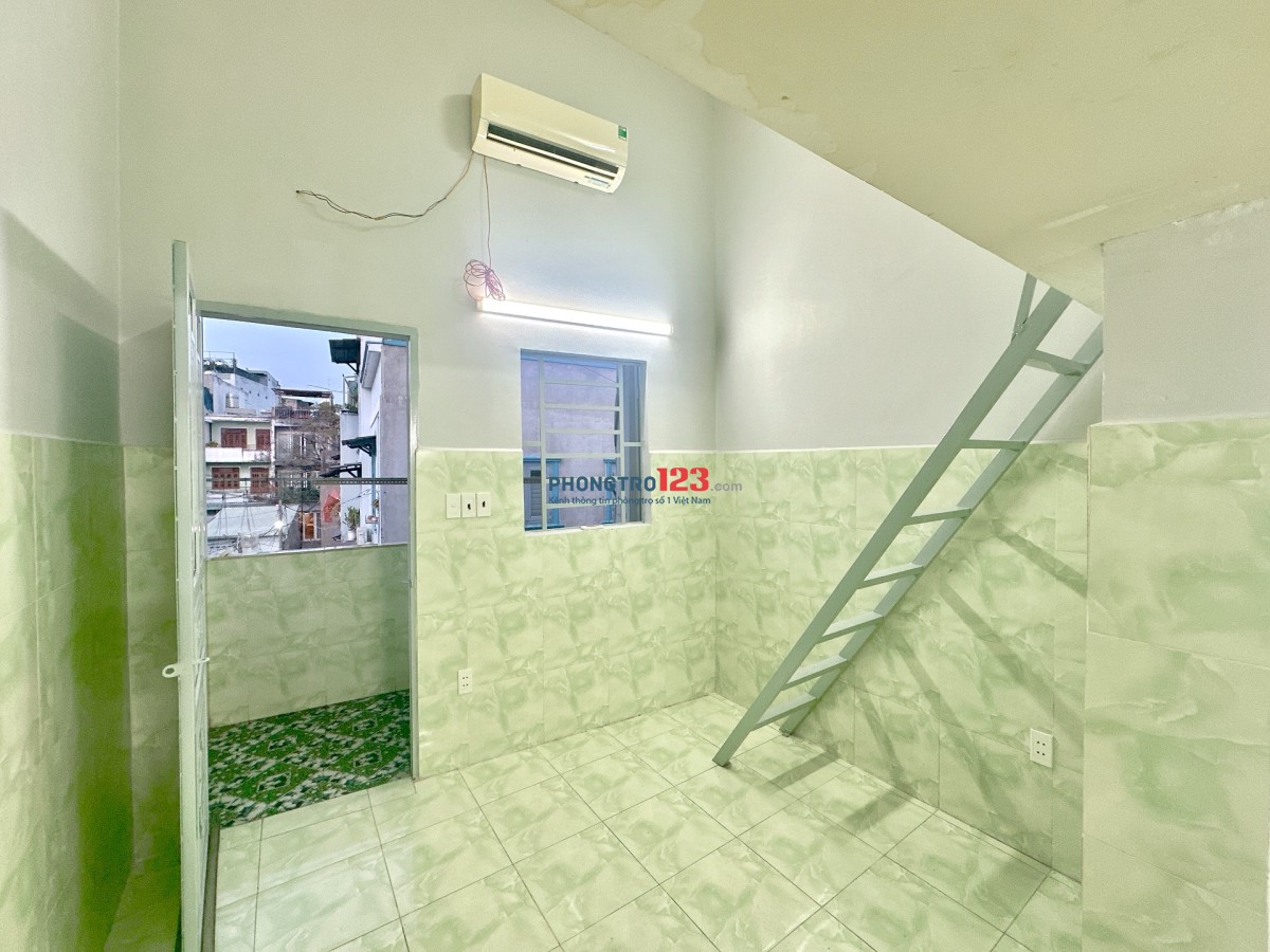 Gác cao, view ban công thoáng mát cách Học viện Bưu chính chỉ 750m, Hutech E, Lê Văn Việt