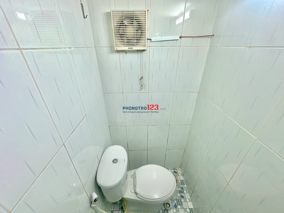 Gác cao, view ban công thoáng mát cách Học viện Bưu chính chỉ 750m, Hutech E, Lê Văn Việt