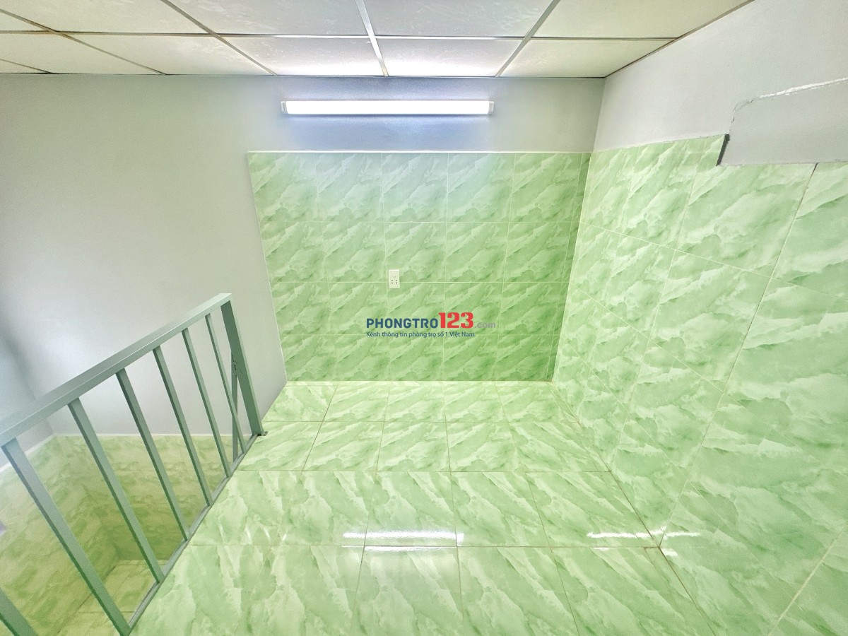 Gác cao, view ban công thoáng mát cách Học viện Bưu chính chỉ 750m, Hutech E, Lê Văn Việt