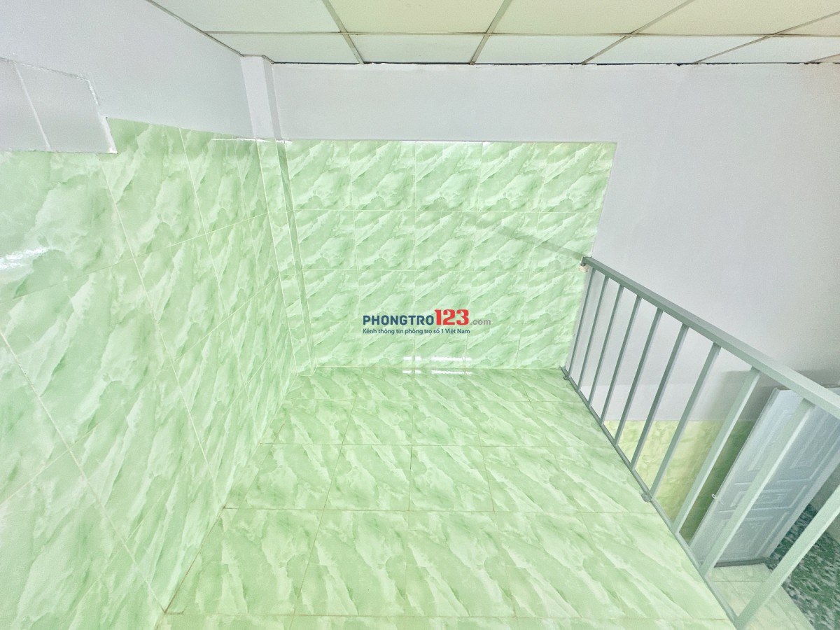 Gác cao, view ban công thoáng mát cách Học viện Bưu chính chỉ 750m, Hutech E, Lê Văn Việt