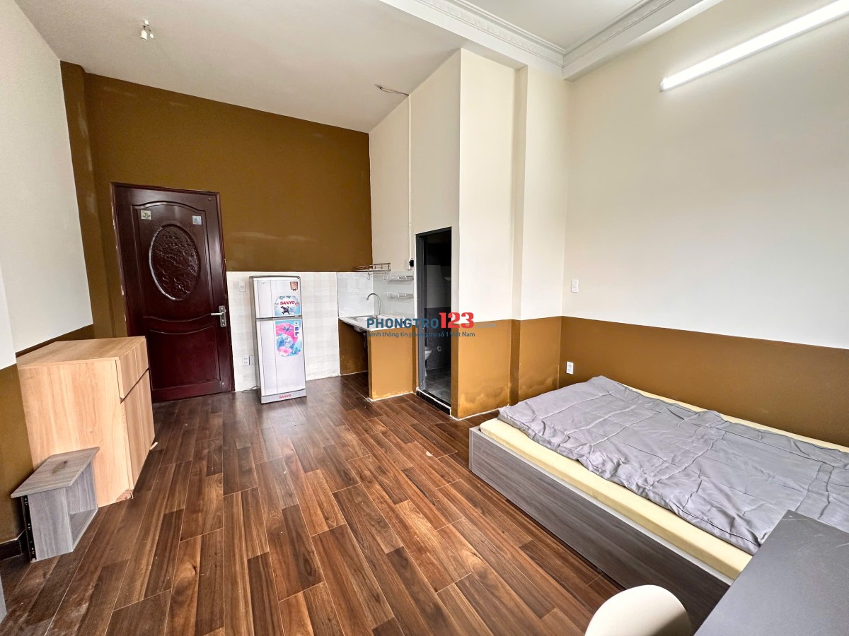 Cho thuê phòng cửa sổ lớn, full nội thất gần Phan Xích Long, chợ Bà Chiễu - giáp Q1, Q3