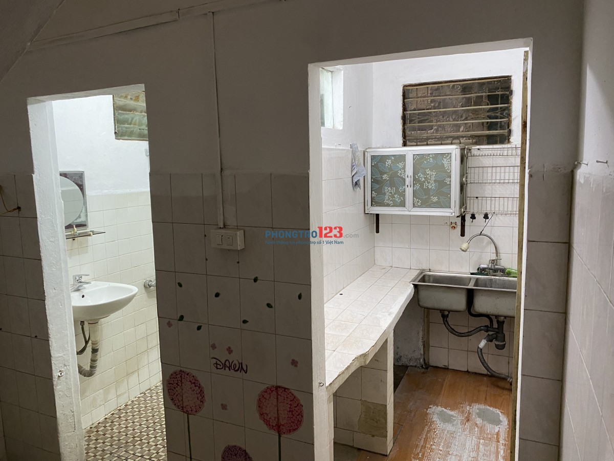 Cho thuê nhà 140m2 giá 6tr, 3 ngủ , 1 khách , 2 vs, đh, nóng lạnh.