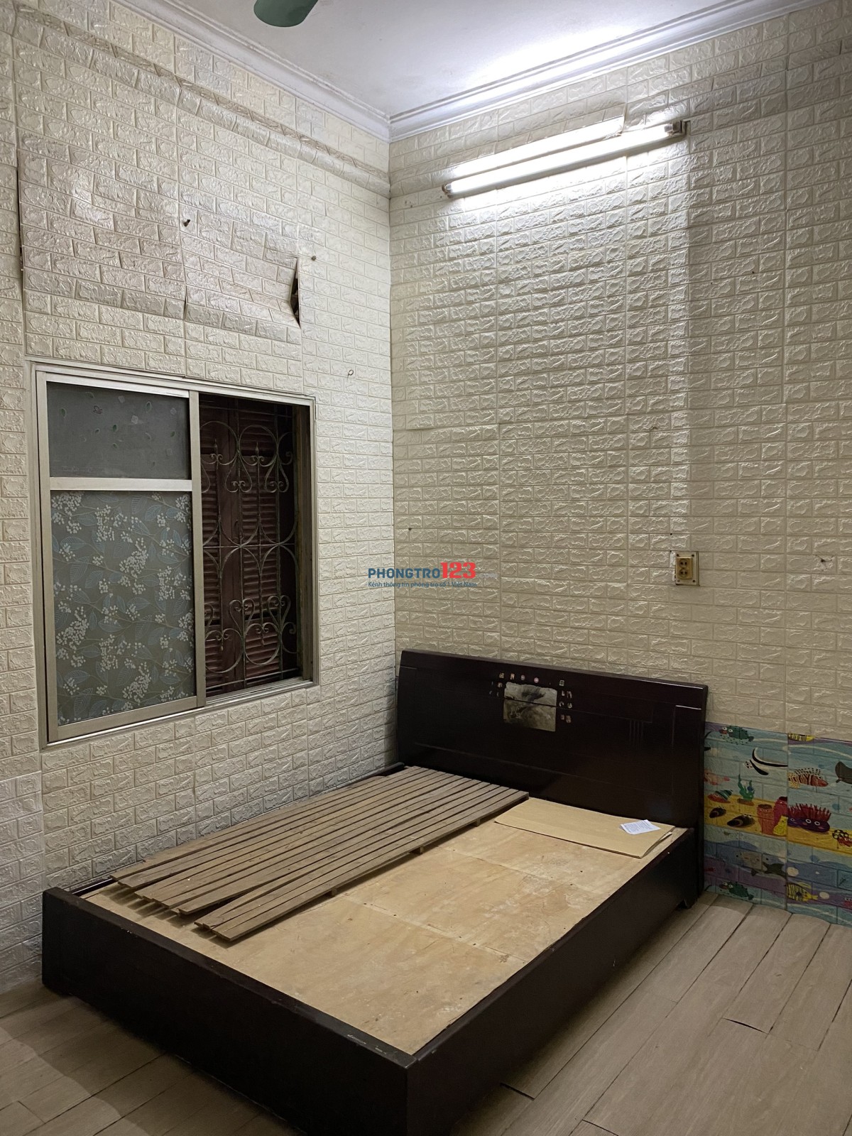 Cho thuê nhà 140m2 giá 6tr, 3 ngủ , 1 khách , 2 vs, đh, nóng lạnh.