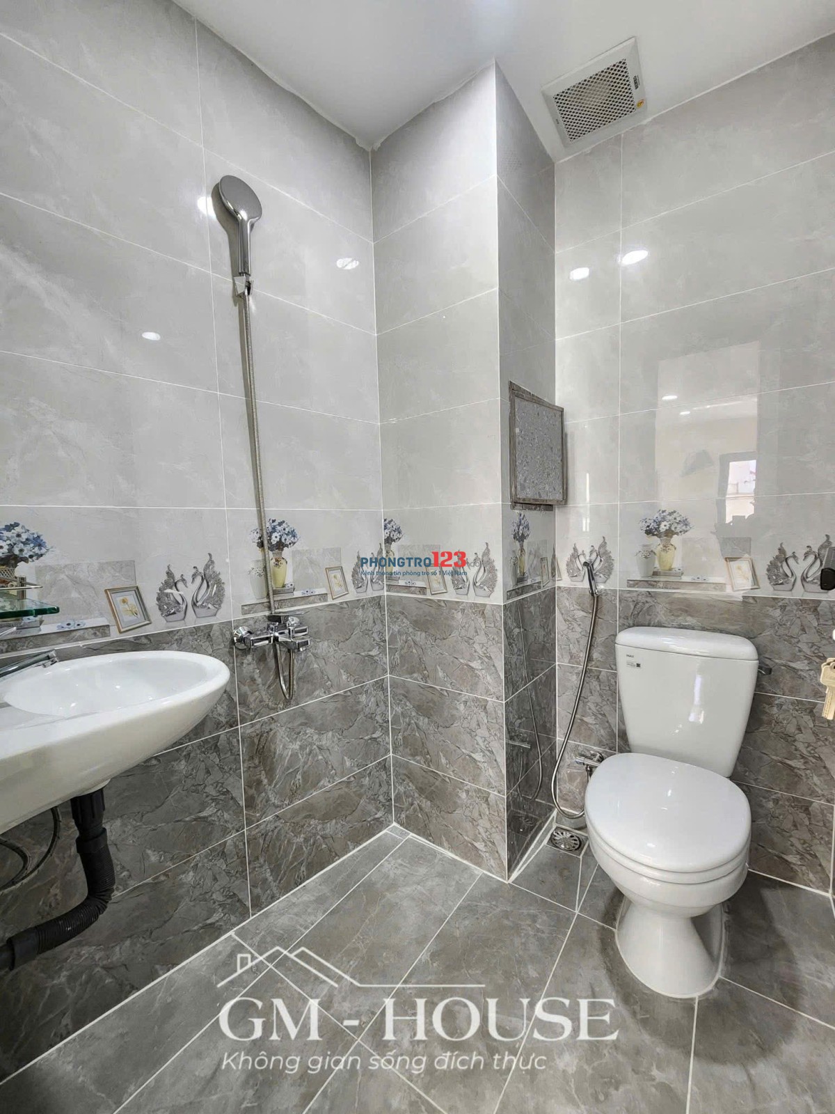 Cho Thuê Phòng tại Ung Văn Khiêm, Bình Thạnh, có cửa sổ thoáng, nhà đẹp giá chỉ 5Trx, gần Metro