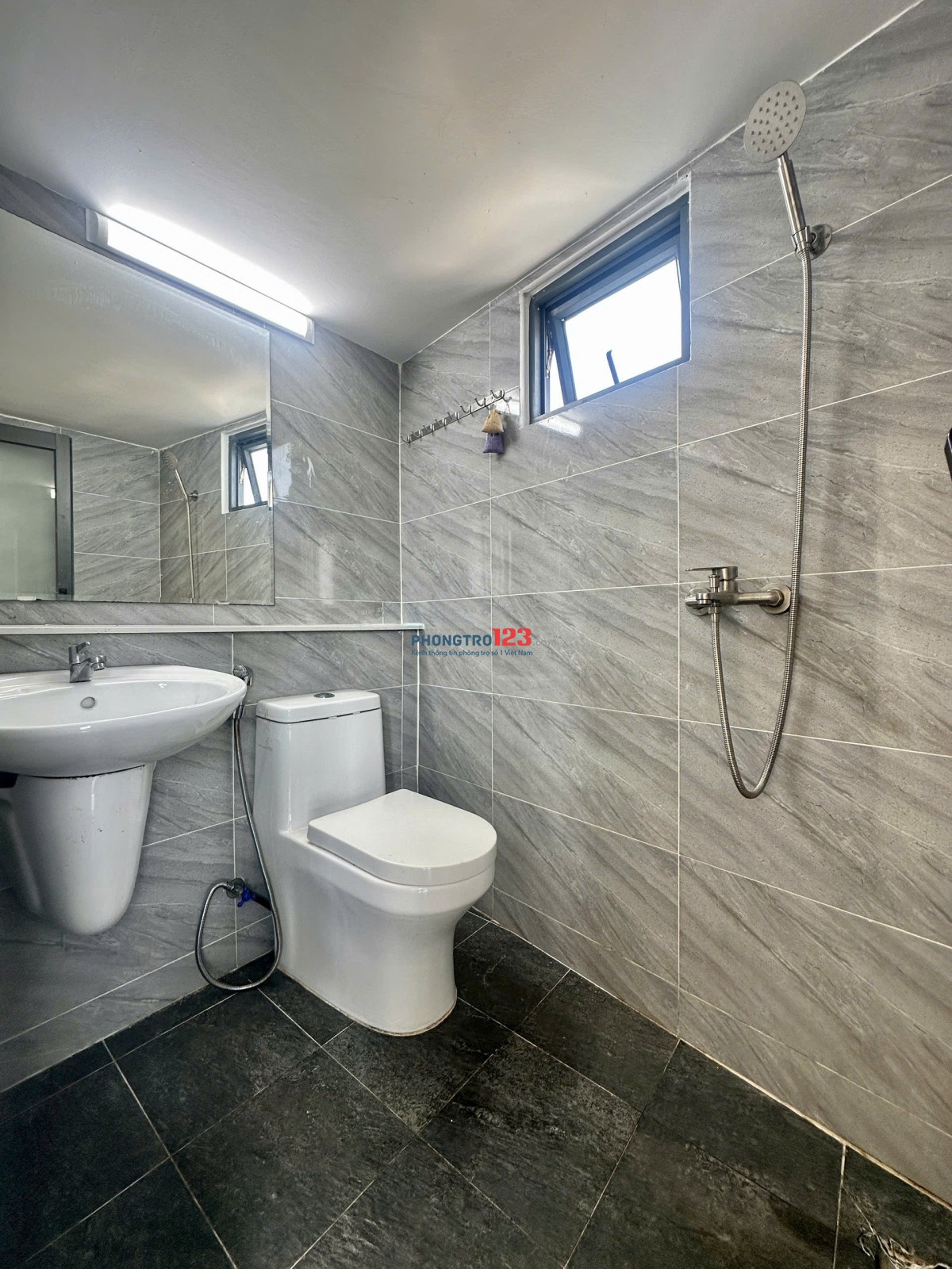 PHÒNG CÓ GÁC MỚI XÂY CỬA SỔ TRỜI 5P ĐI GO TRƯỜNG CHINH