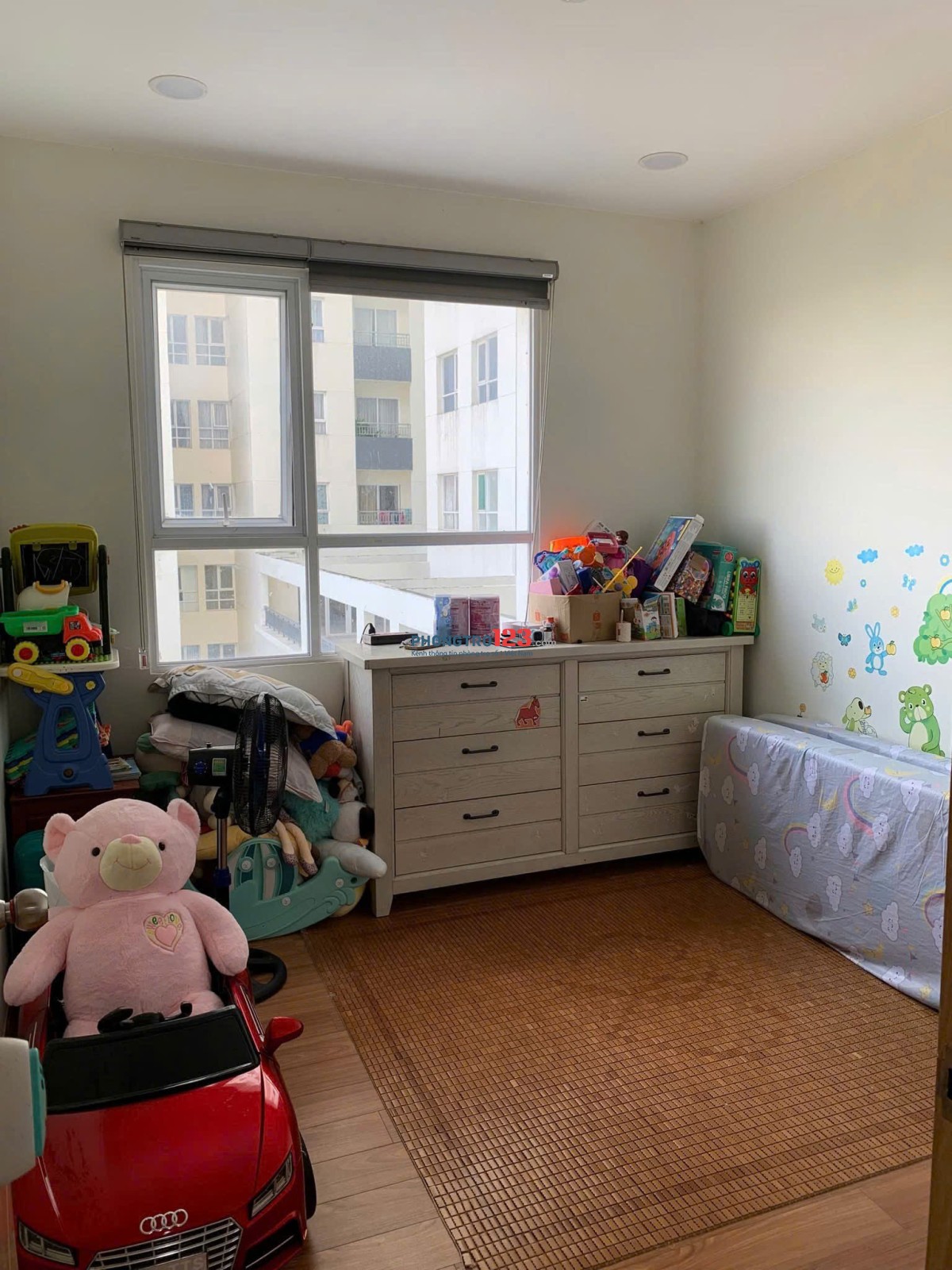 C/c Đặng Văn Ngữ, Phú Nhuận, Căn góc, 100m2, 3PN, 2WC, Giá 15tr/tháng.