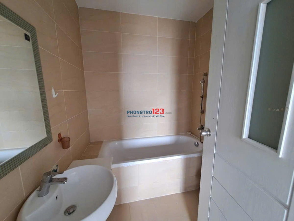 C/c Screc, Coopmart Trường Sa, Q3, Căn góc, 107m2, 3PN, 2WC, giá 14tr5/th.