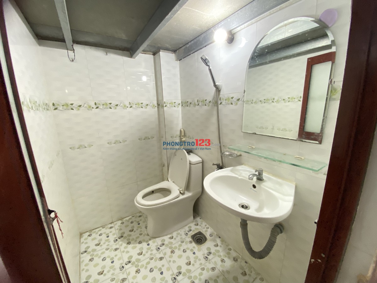 Cho thuê phòng trọ Gác lửng rộng rãi - Giá hợp lý tại Trường Chinh - P.13 - Tân Bình