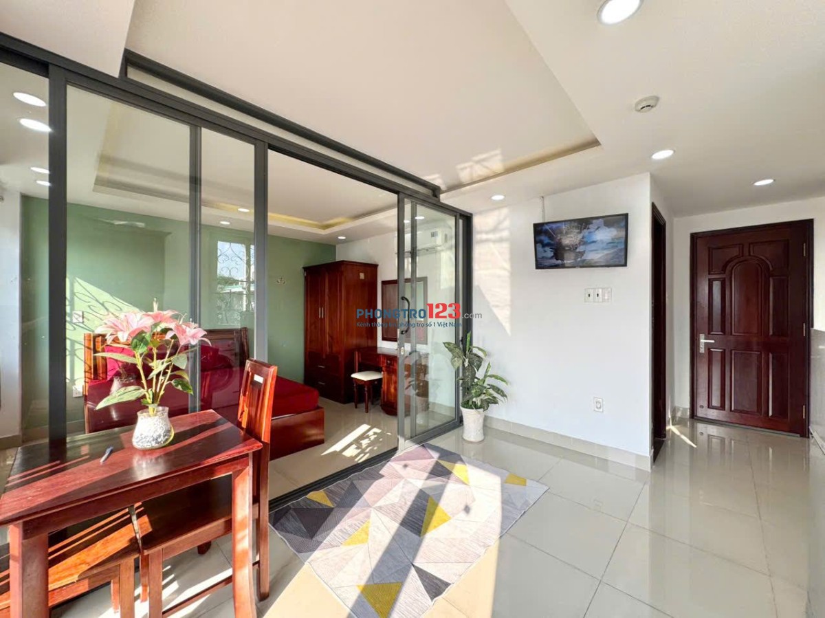 Căn Hộ Cao Cấp Có View Ban Công Siêu Thoáng Full Nội Thất Tiện Nghi Ngay Hoàng Sa Và Phạm Văn Hai