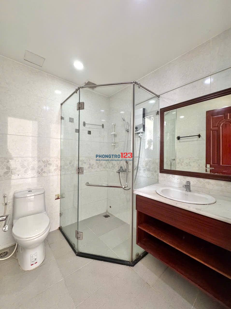 Căn Hộ Cao Cấp Có View Ban Công Siêu Thoáng Full Nội Thất Tiện Nghi Ngay Hoàng Sa Và Phạm Văn Hai