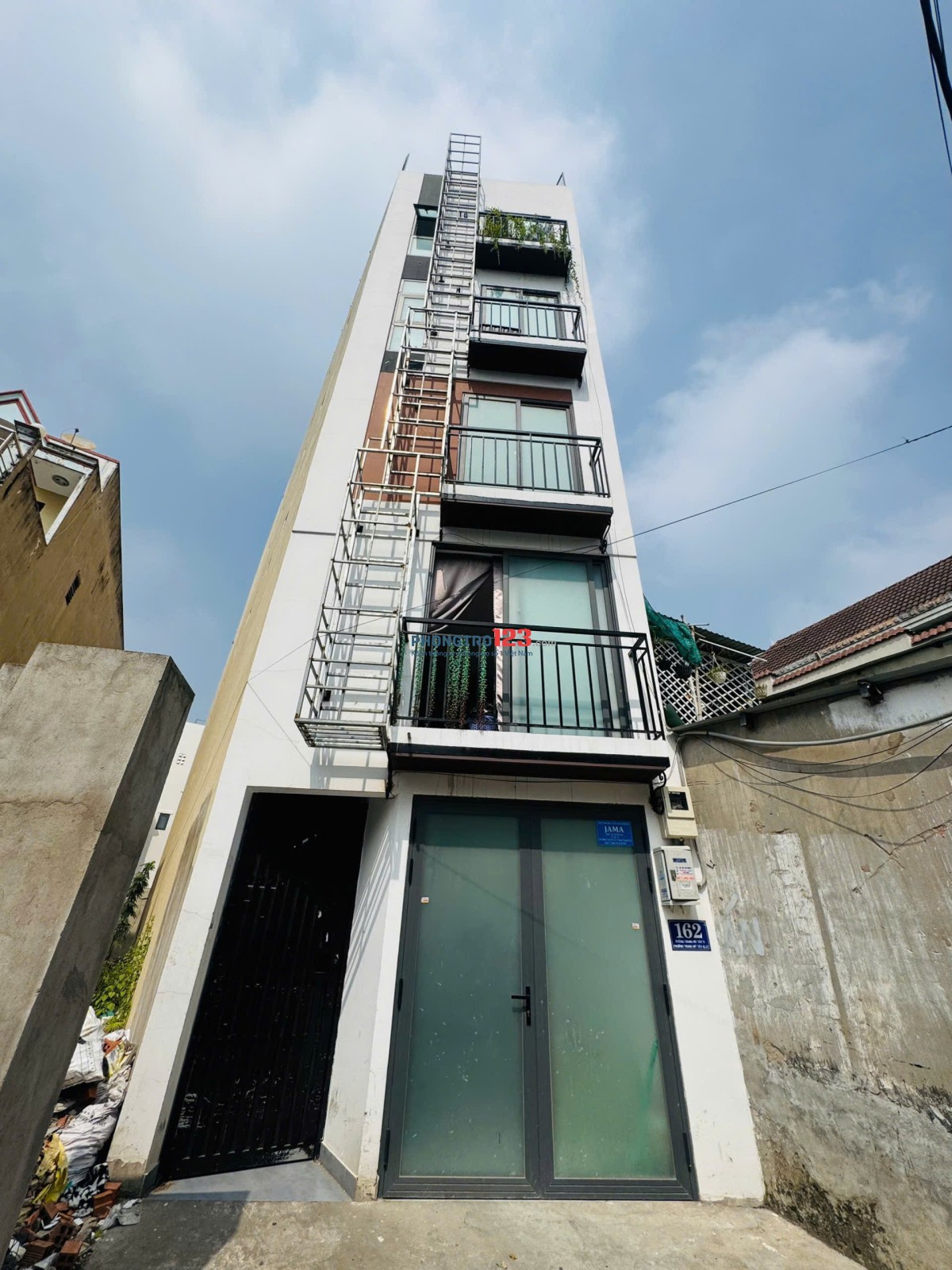 Phòng 20m2-2,5tr, gác lửng, máy lạnh, bếp, ban công/cửa sổ, mặt tiền đường ngay gần CV phần mềm Q.12