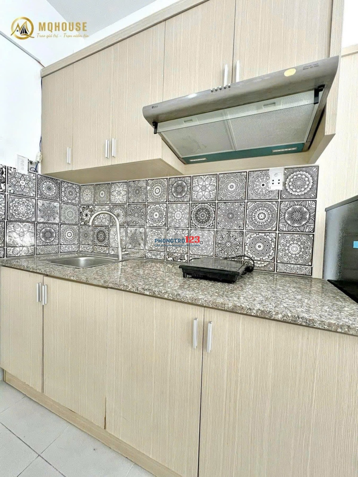 Cho Thuê Phòng Ban công ngay Đặng Văn Ngữ, Phú Nhuận có thang máy, nhà xe rộng gần quận 1, quận 3