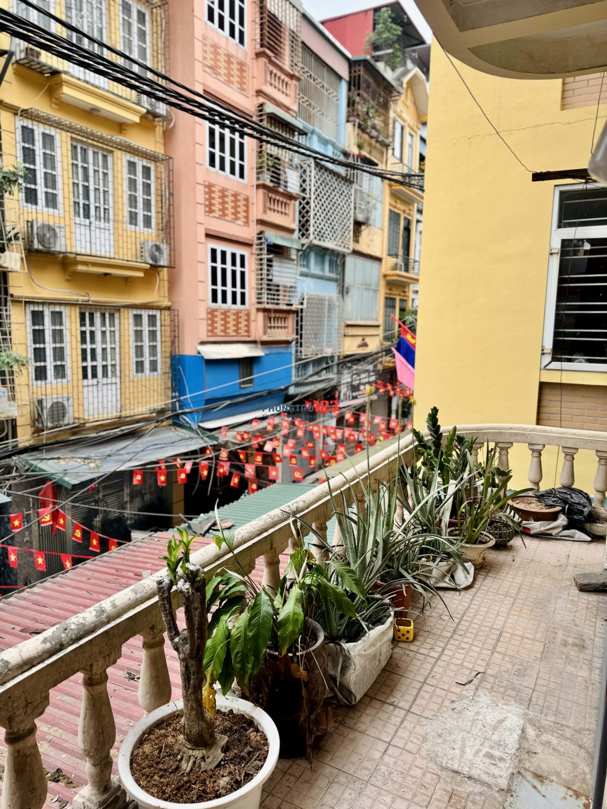 Cho thuê 2 phòng để ở có ban công rộng ngõ ô tô đỗ ở Tân Mai