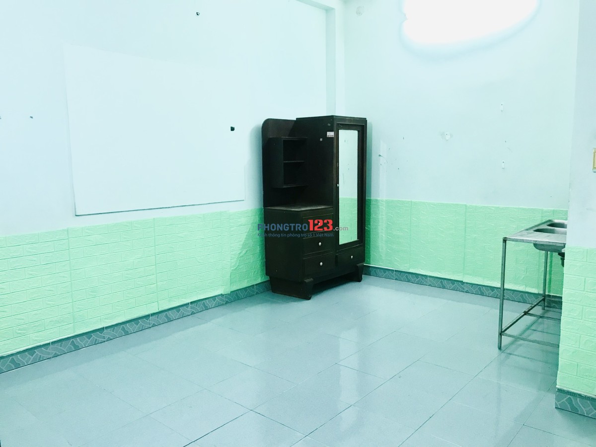 Phòng trọ xịn, giá mềm, wc riêng, có ML, tại 123 Hồng Lạc, TB