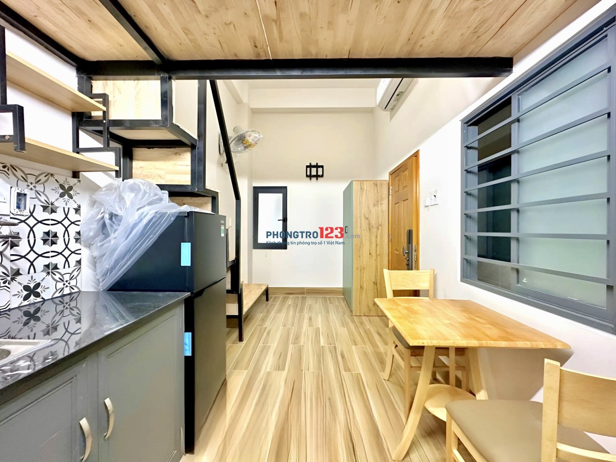 Cho thuê phòng cửa sổ thoáng, đầy đủ nội thất, thang máy cửa vân tay ngay chợ Bà Chiễu giáp Q1, Q3