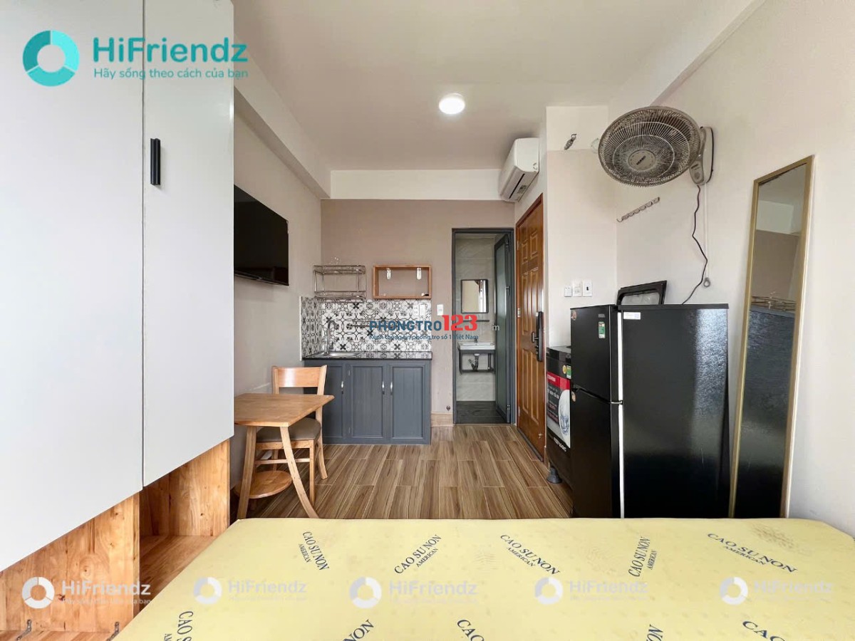 Cho thuê phòng cửa sổ thoáng, đầy đủ nội thất, thang máy cửa vân tay ngay chợ Bà Chiễu giáp Q1, Q3