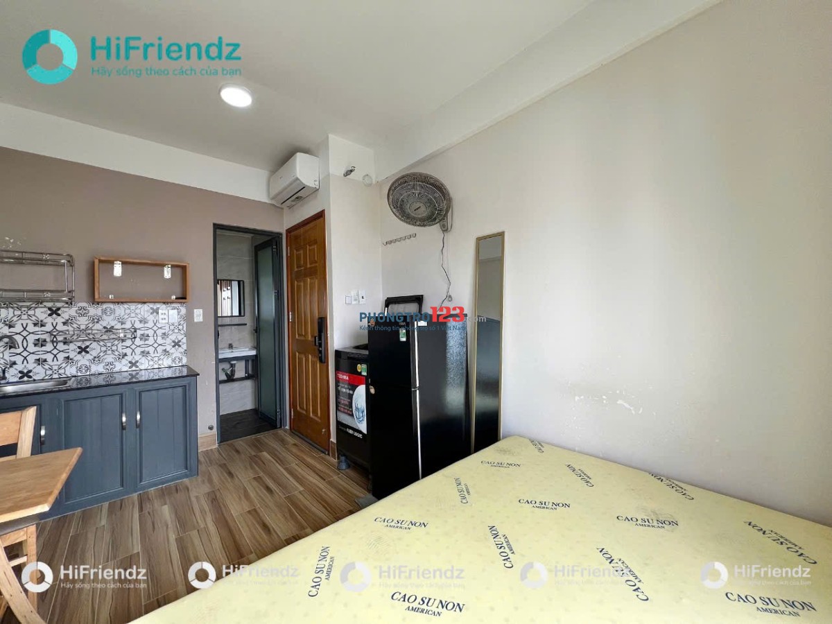 Cho thuê phòng cửa sổ thoáng, đầy đủ nội thất, thang máy cửa vân tay ngay chợ Bà Chiễu giáp Q1, Q3