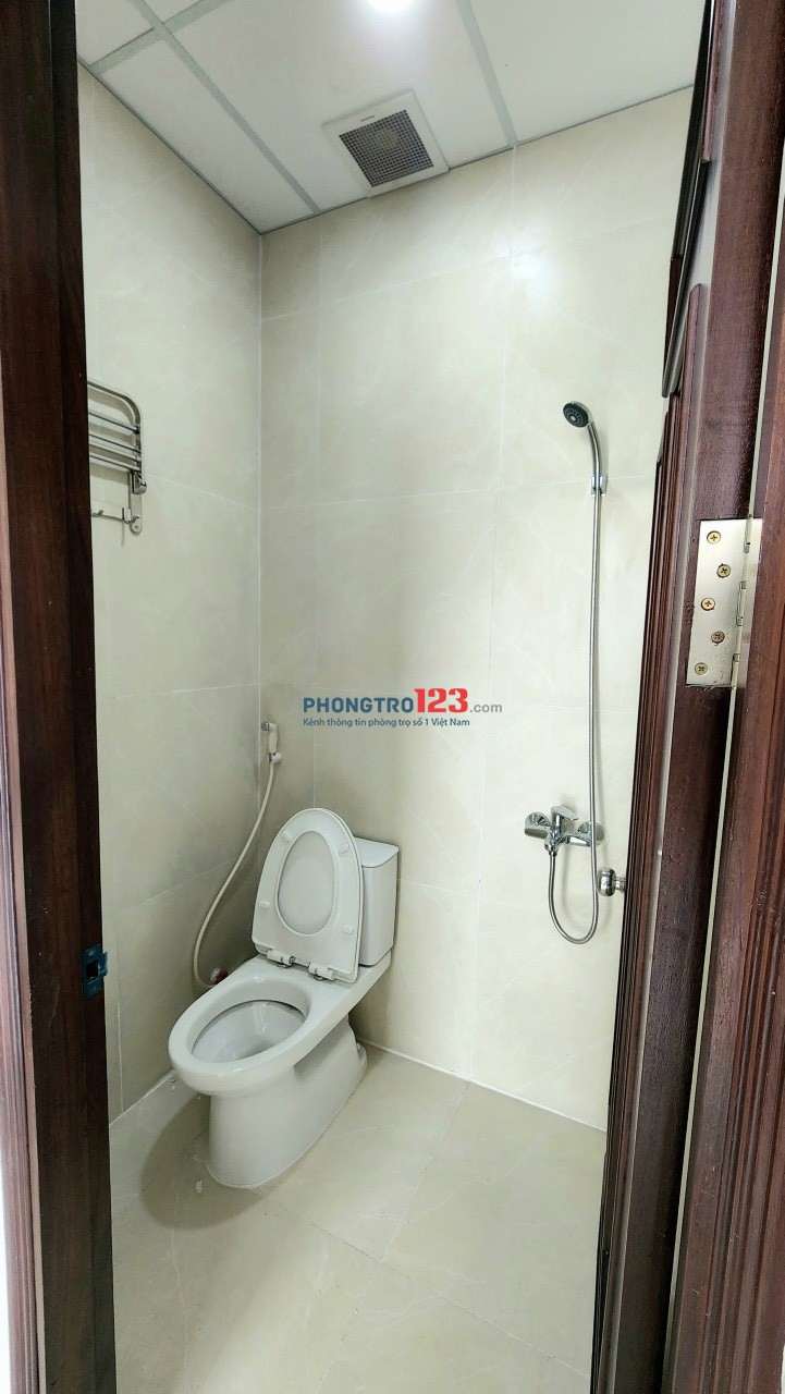 PHÒNG RẤT XINH SẠCH, CÓ CỬA SỔ , BAN CÔNG THÔNG THOÁNG NẮNG GIÓ , GIỜ TỰ DO.