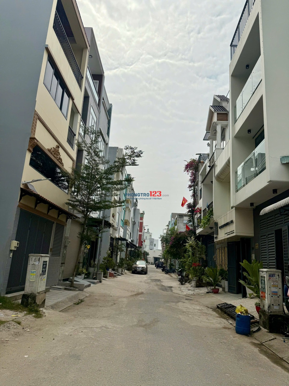 CHO THUÊ NHÀ NGUYÊN CĂN 4 TẦNG SÂN THƯỢNG - ĐÂỲ ĐỦ NỘI THẤT ĐƯỜNG 6M -15TRIỆU - THÍCH HỢP LÀM CTY VP