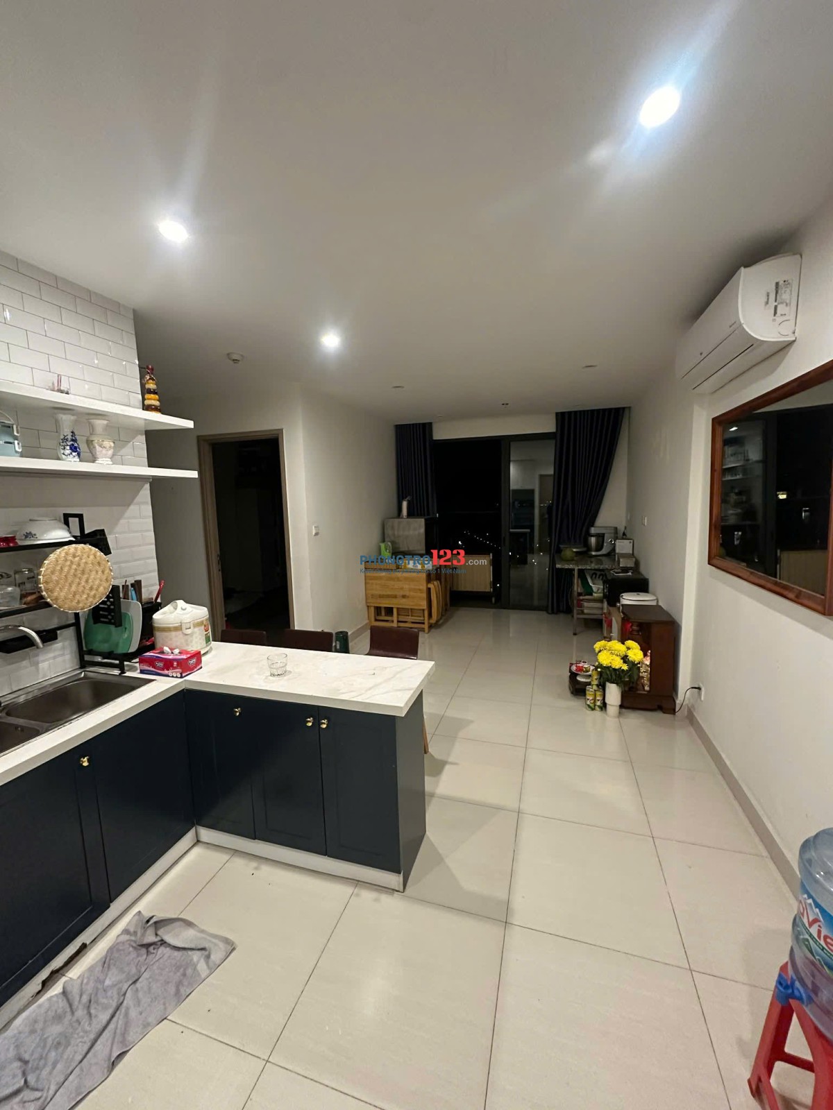 Mẹ về quê còn trống 1 phòng đã có giường nệm nên em sale cho ai cần phòng ở liền được ạ.