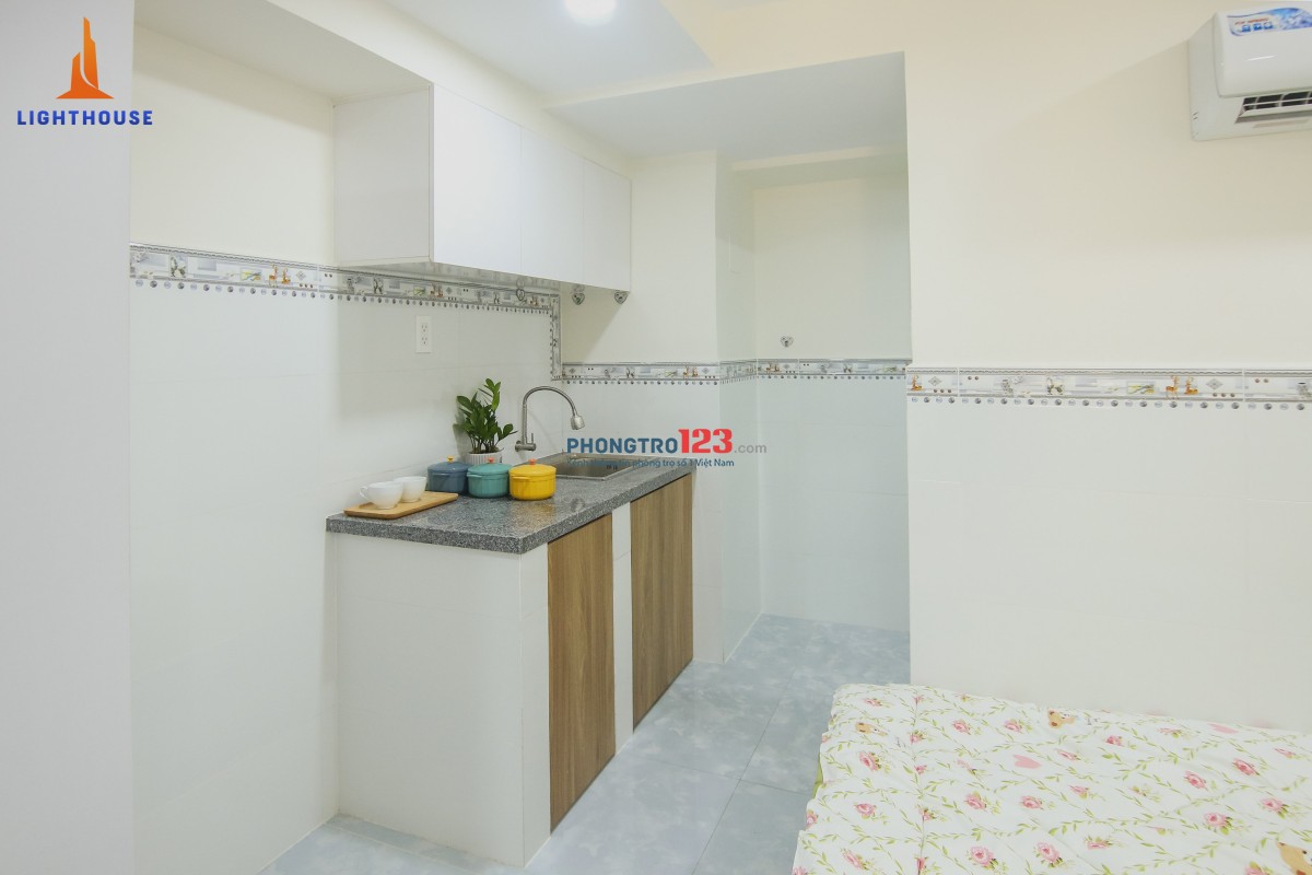 Căn studio trống với nội thất cao cấp và đầy đủ tiện nghi, giáp Phan Huy Ích