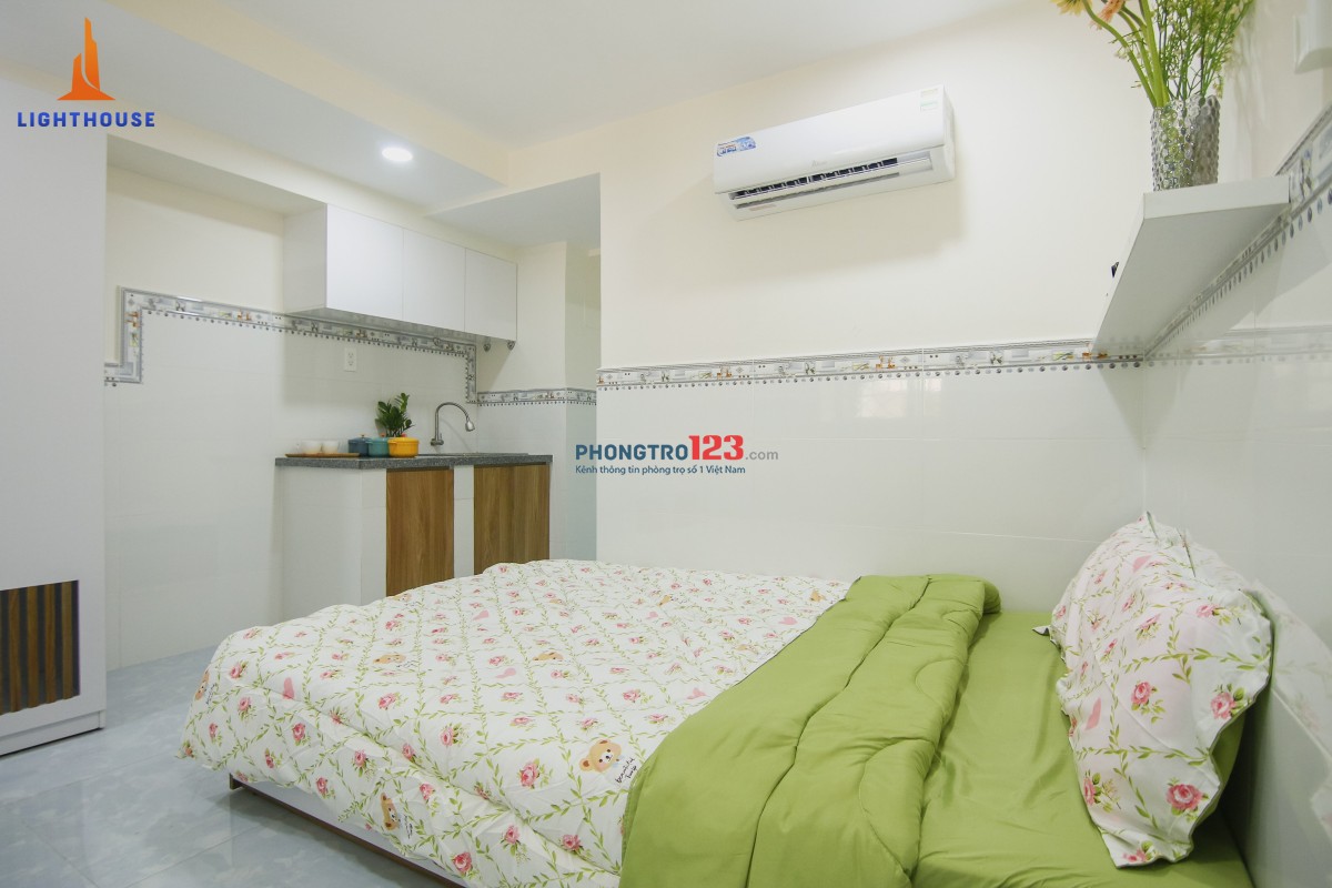 Căn studio trống với nội thất cao cấp và đầy đủ tiện nghi, giáp Phan Huy Ích