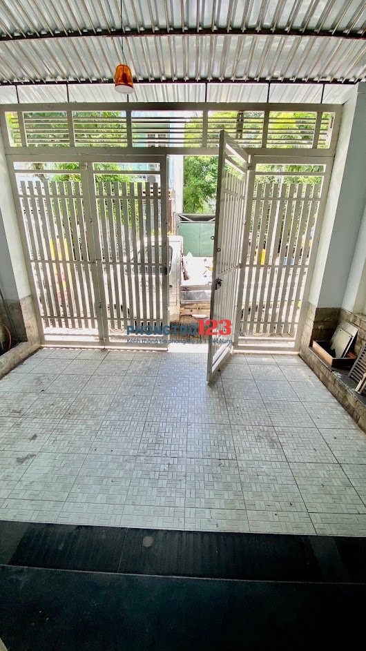 Cho thuê nhà kdc Cát Lái 2 mt đối diện Cảng ngay cổng C, xe container vào nhà được, ở được ngay