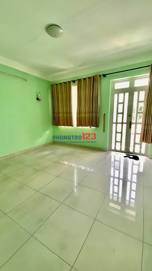 Cho thuê nhà kdc Cát Lái 2 mt đối diện Cảng ngay cổng C, xe container vào nhà được, ở được ngay