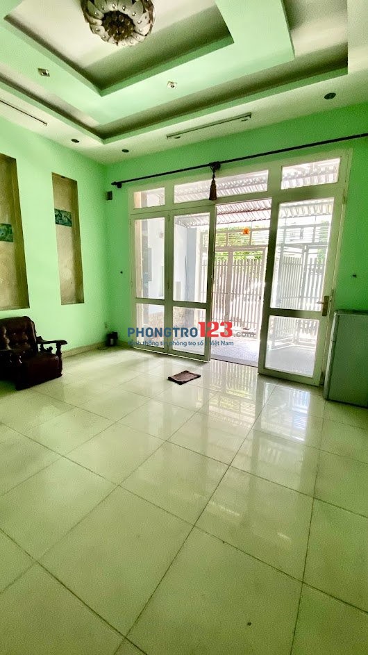 Cho thuê nhà kdc Cát Lái 2 mt đối diện Cảng ngay cổng C, xe container vào nhà được, ở được ngay