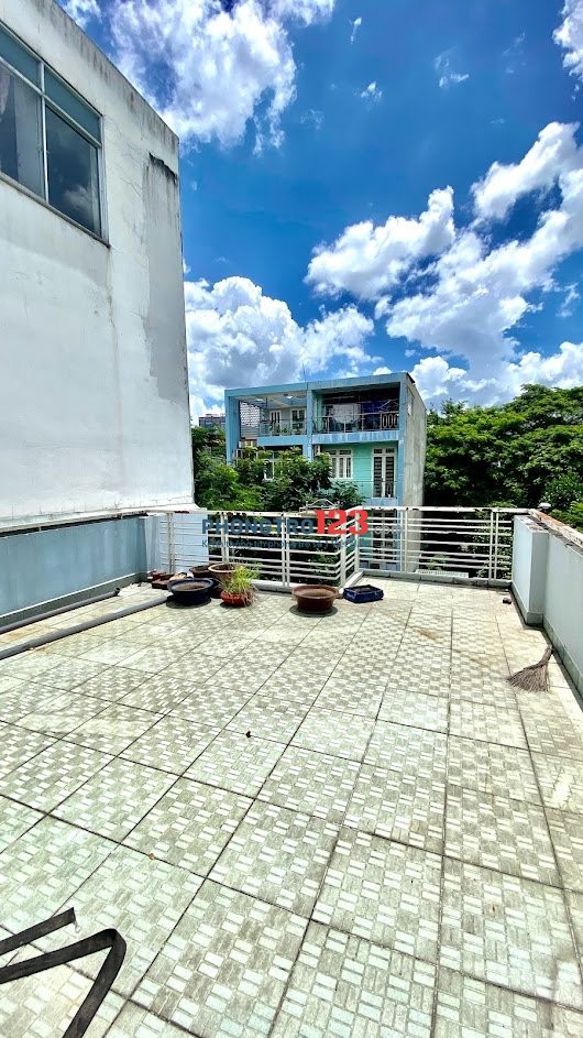 Cho thuê nhà kdc Cát Lái 2 mt đối diện Cảng ngay cổng C, xe container vào nhà được, ở được ngay