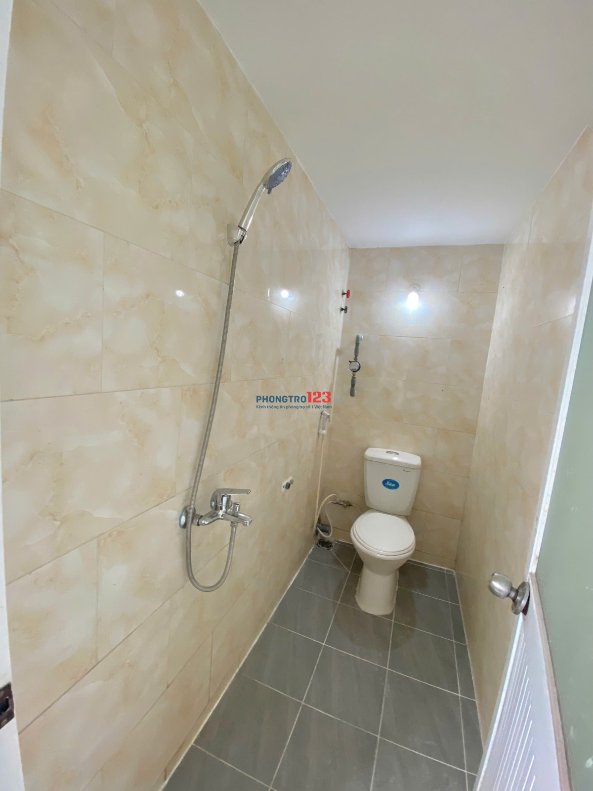 PHÒNG TRỌ BANCOL CÓ GÁC, MÁY LẠNH NỘI THẤT CƠ BẢN NGAY CẦU XÉO - LÊ ĐÌNH THÁM