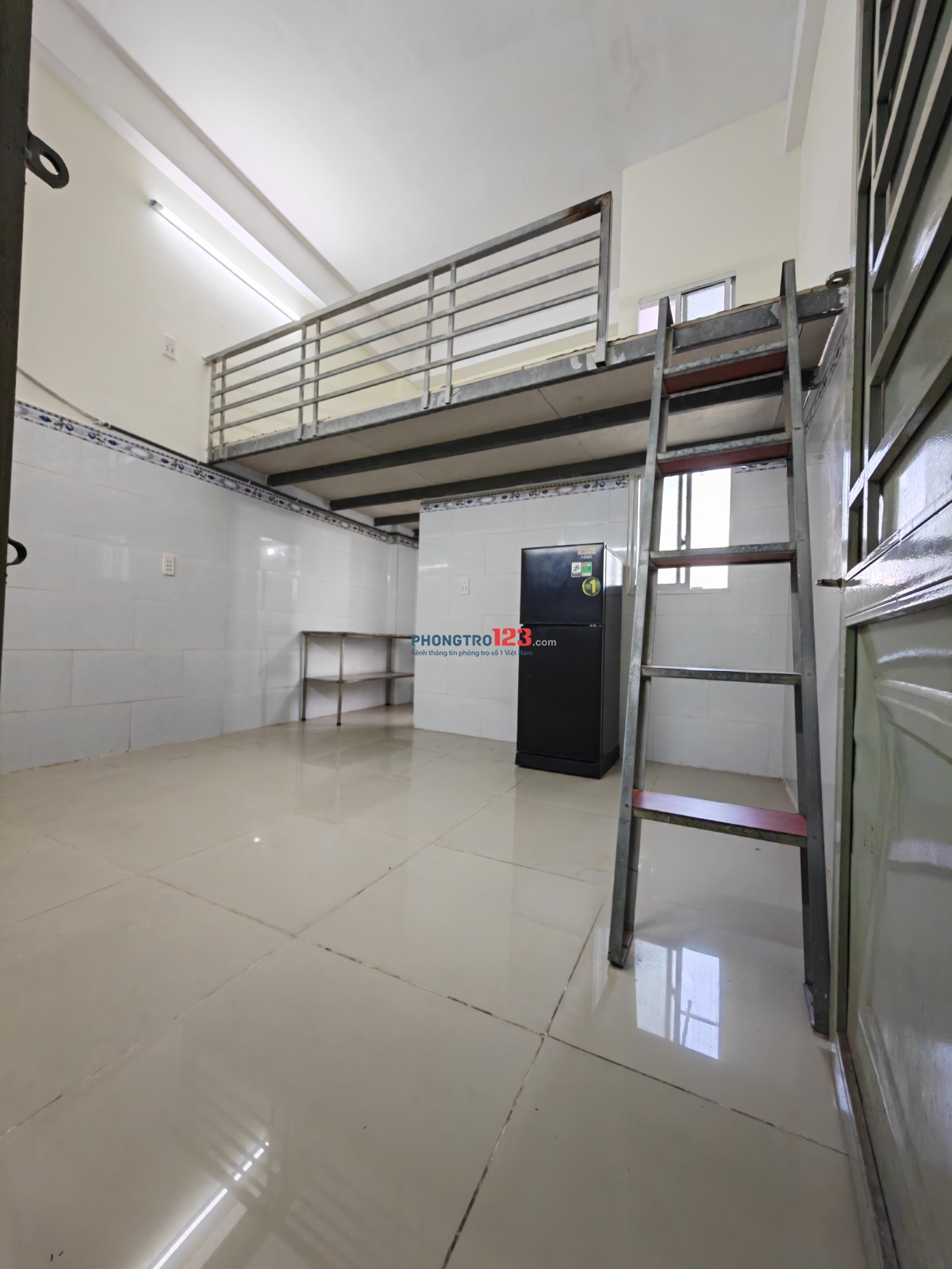 Phòng trọ Giá sinh viên Gác cao 1M9 30M2 ngay Trường Chinh