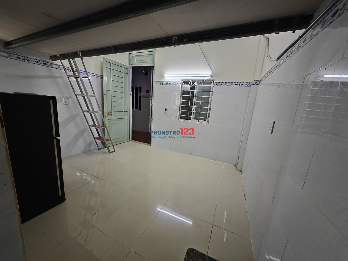 Phòng trọ Giá sinh viên Gác cao 1M9 30M2 ngay Trường Chinh