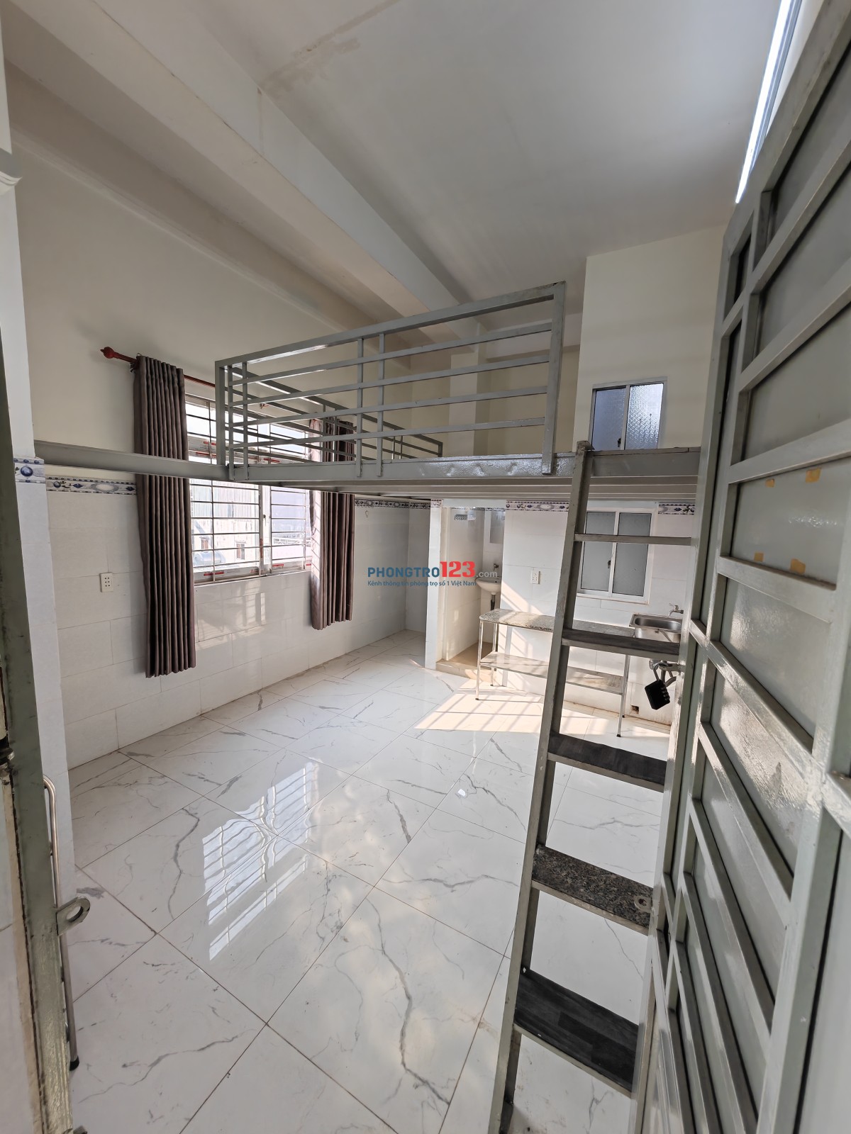 Phòng trọ Giá sinh viên Gác cao 1M9 30M2 ngay Trường Chinh