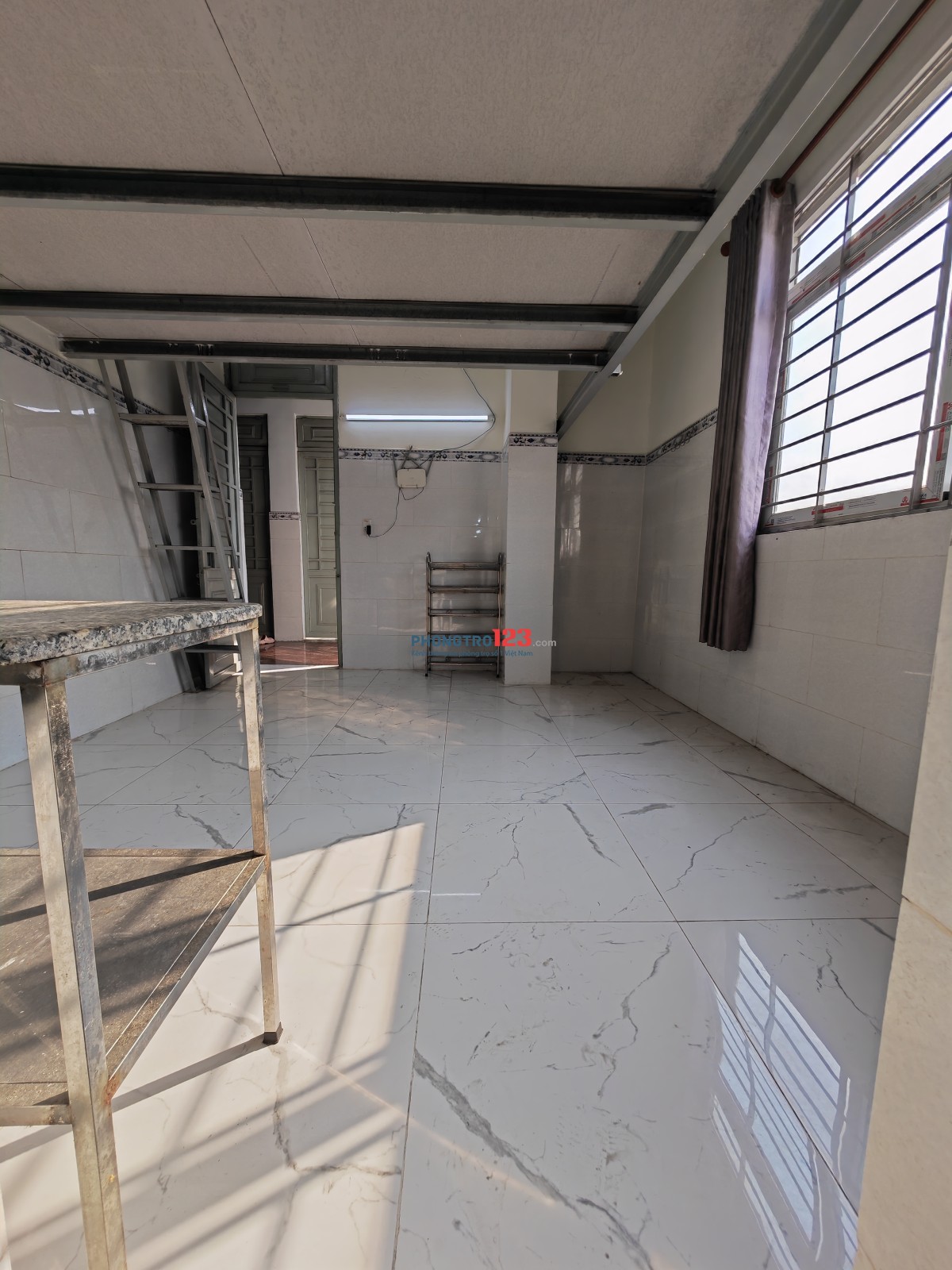 Phòng trọ Giá sinh viên Gác cao 1M9 30M2 ngay Trường Chinh