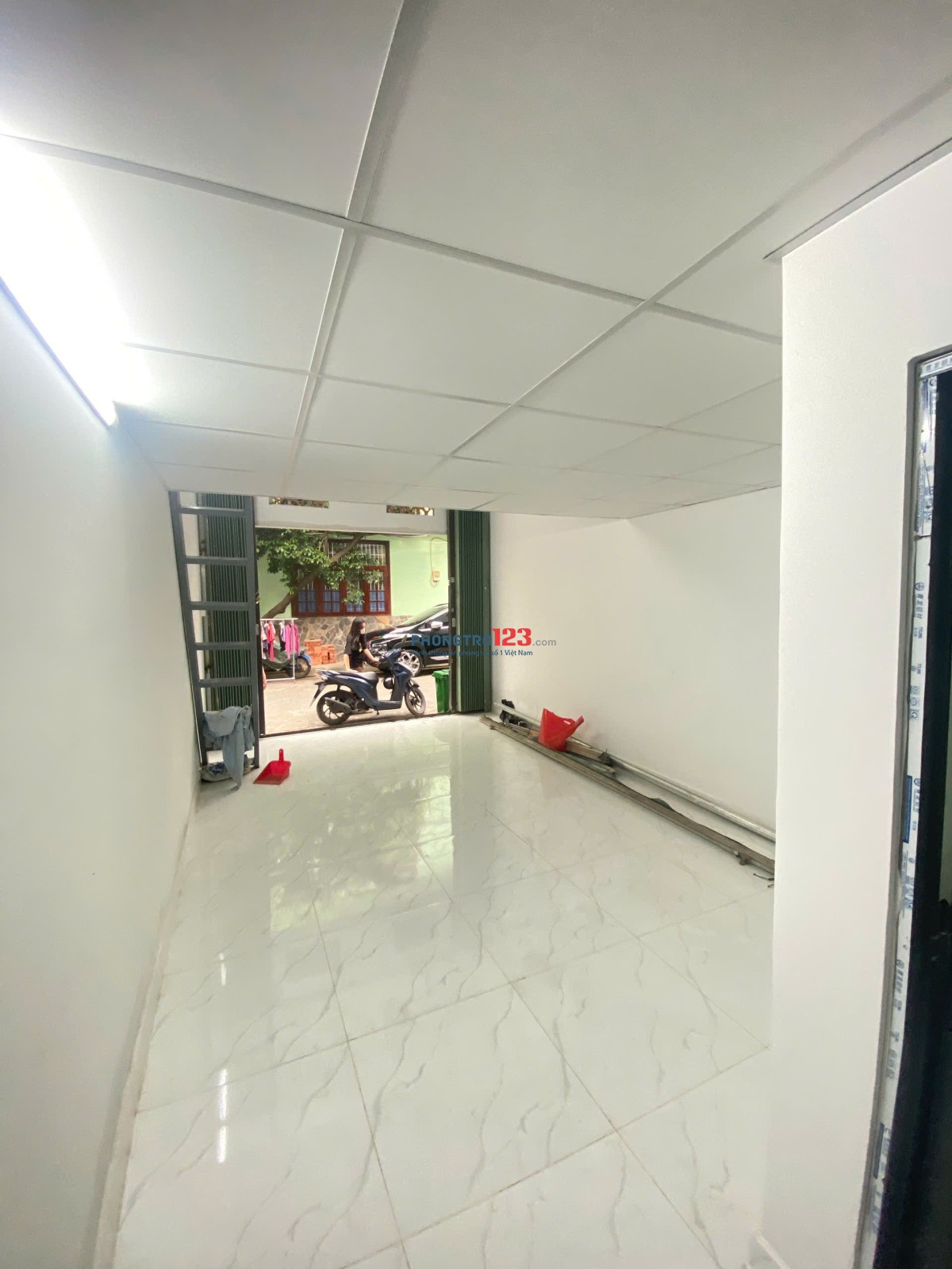 NHÀ KIOT 4 X 6 ( KÈM GÁC ĐÚC CAO 2M) VỪA Ở VỪA KD ONL/ KHO HÀNG, ... NGAY NHÀ GA T3, SÂN BAY TSN