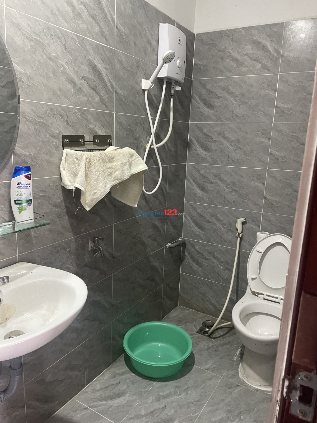 Phòng trọ cửa sổ, gác, nội thất, thang máy, hầm xe, giờ giấc tự do