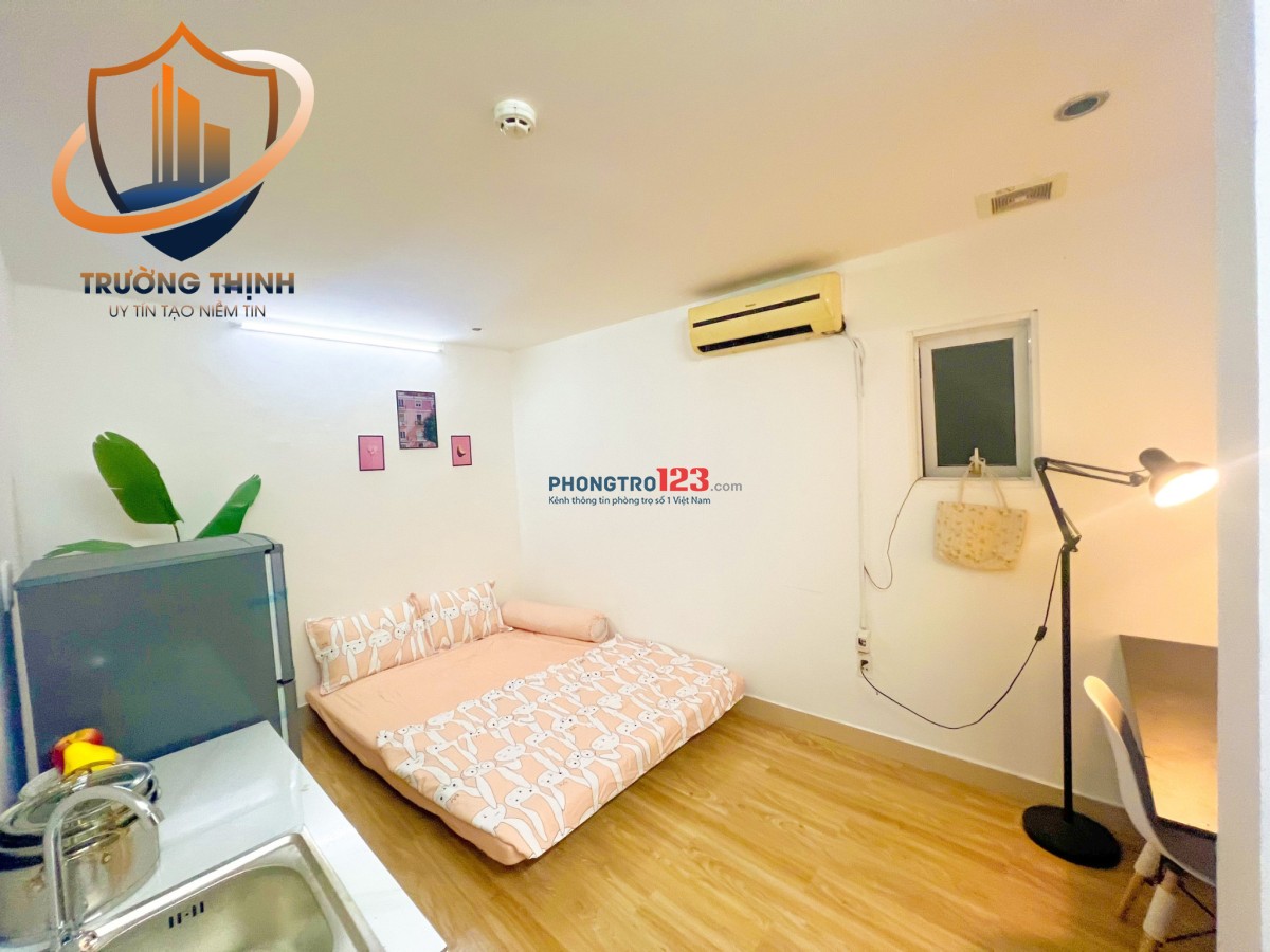 Phòng full nội thất cửa sổ thoáng