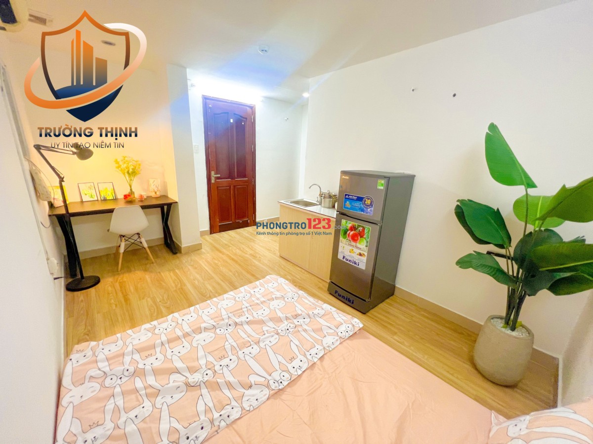 Phòng full nội thất cửa sổ thoáng