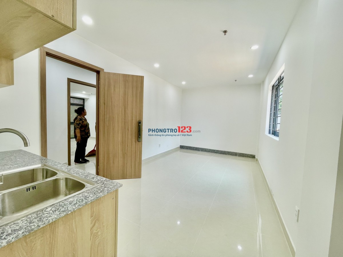 Phòng mới xây có máy lạnh, nội thất cơ bản ngay khu CNC, Lê Văn Việt, SPKT, HUTECH, FPT