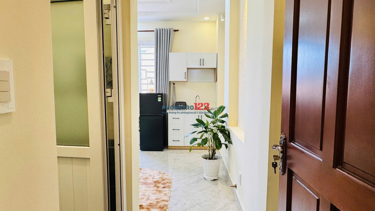 Cho thuê phòng trọ đầy đủ nội thất, cửa sổ lớn - gần chợ Bà Chiểu giáp Q1, Q3